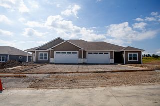 2345 N 10th Avenue E, Newton, IA 50208