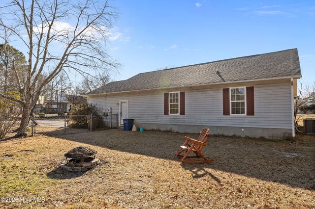 305 Tassel Court, Hubert, NC 28539