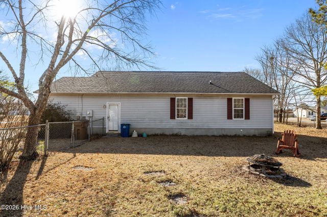 305 Tassel Court, Hubert, NC 28539