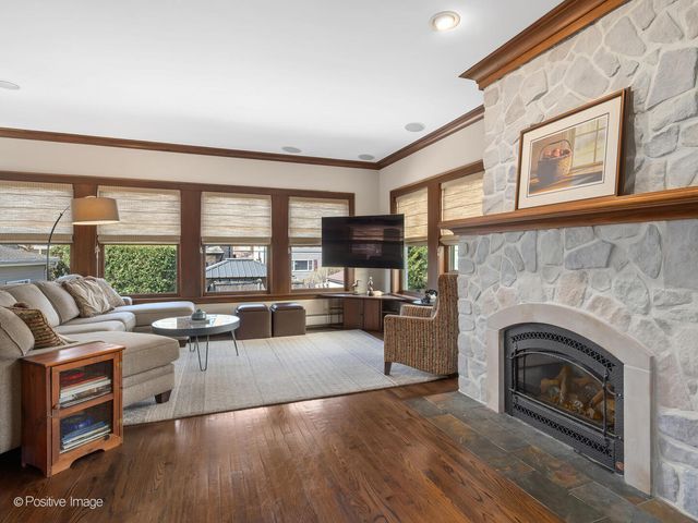 652 S Fairview Avenue, Elmhurst, IL 60126