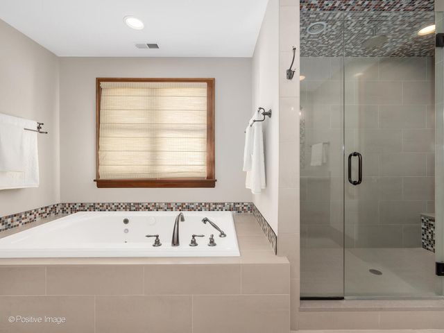 652 S Fairview Avenue, Elmhurst, IL 60126