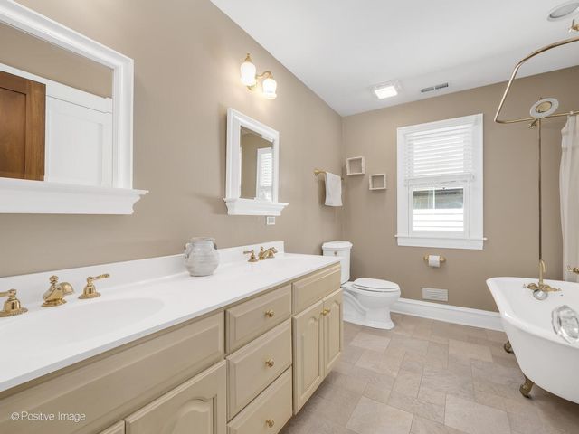 652 S Fairview Avenue, Elmhurst, IL 60126