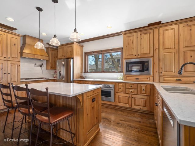 652 S Fairview Avenue, Elmhurst, IL 60126