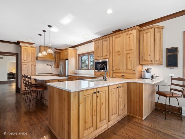 652 S Fairview Avenue, Elmhurst, IL 60126