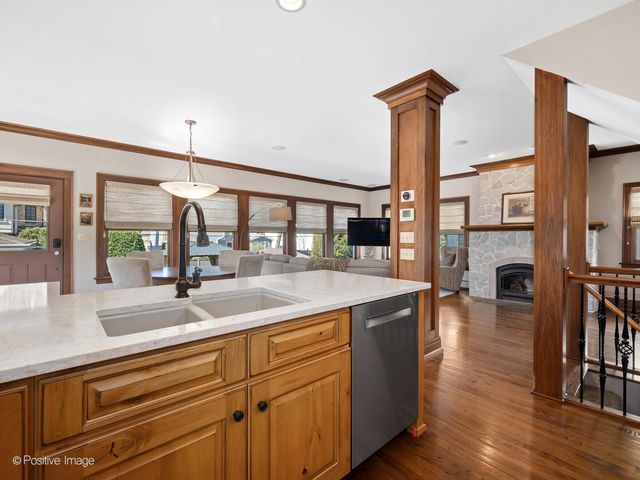 652 S Fairview Avenue, Elmhurst, IL 60126