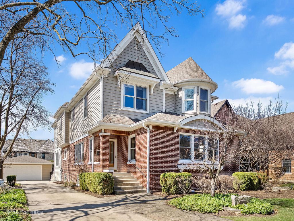 652 S Fairview Avenue, Elmhurst, IL 60126