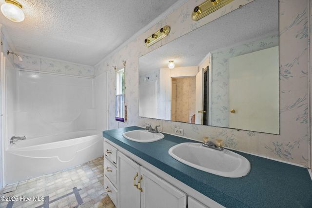 98 Autumn Drive, Plymouth, NC 27962