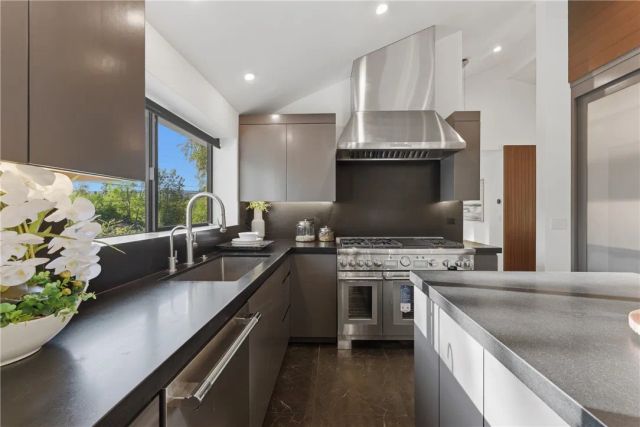 5255 Melvin, Tarzana, CA 91356