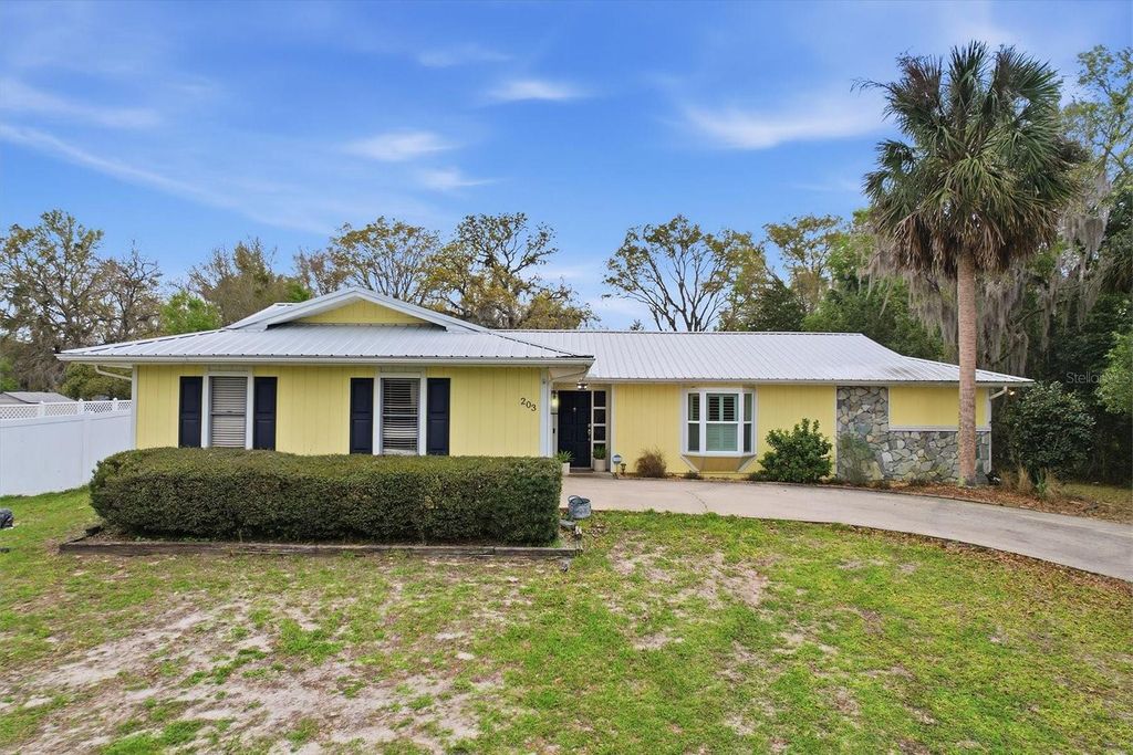Image 1 of property listing at 203 N MCGOWAN AVENUE, Crystal River, FL 34429