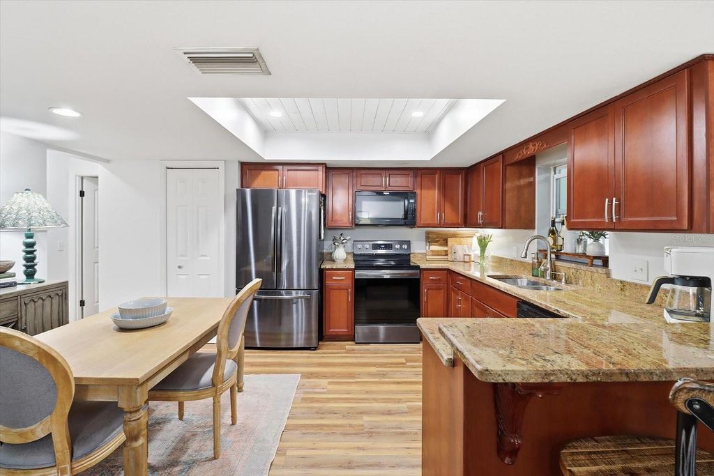 Image 15 of property listing at 203 N MCGOWAN AVENUE, Crystal River, FL 34429