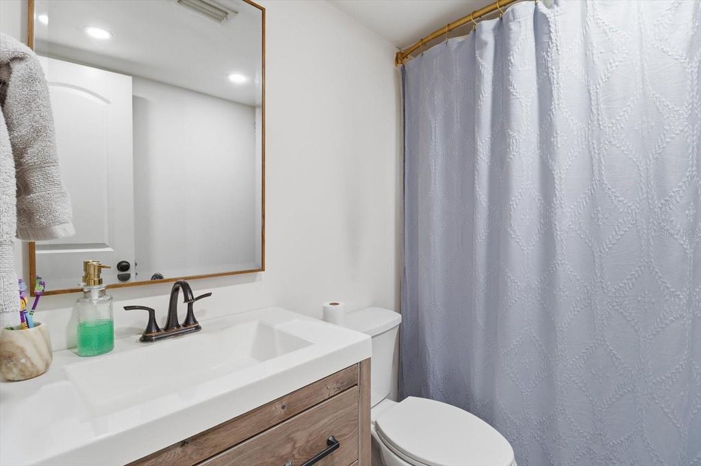 Image 20 of property listing at 203 N MCGOWAN AVENUE, Crystal River, FL 34429