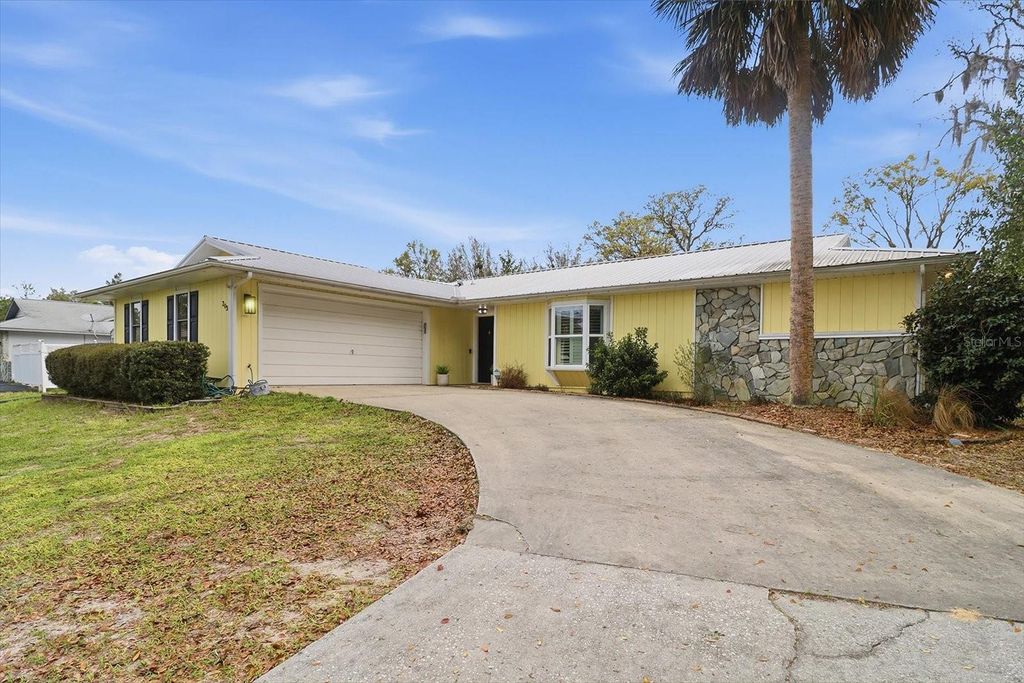 Image 3 of property listing at 203 N MCGOWAN AVENUE, Crystal River, FL 34429