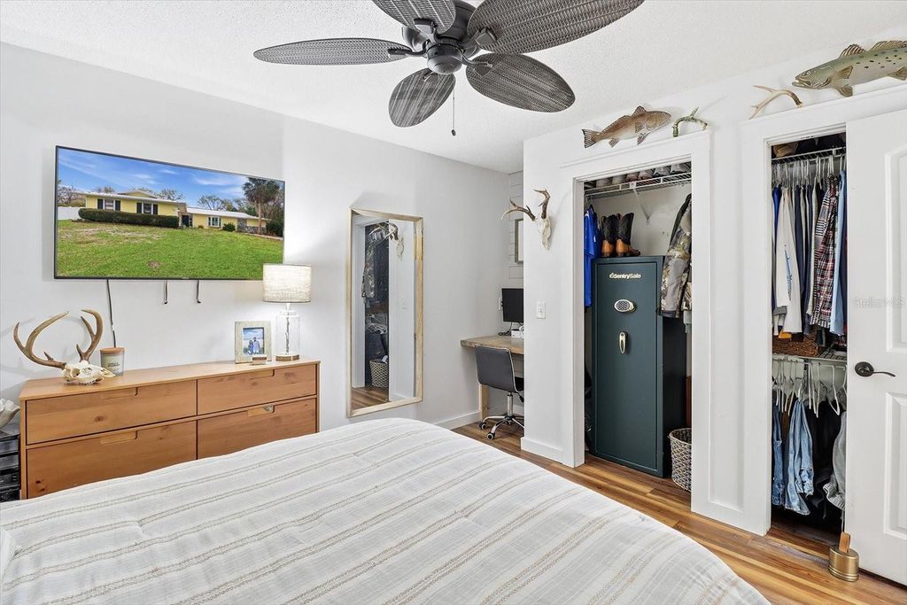 Image 24 of property listing at 203 N MCGOWAN AVENUE, Crystal River, FL 34429