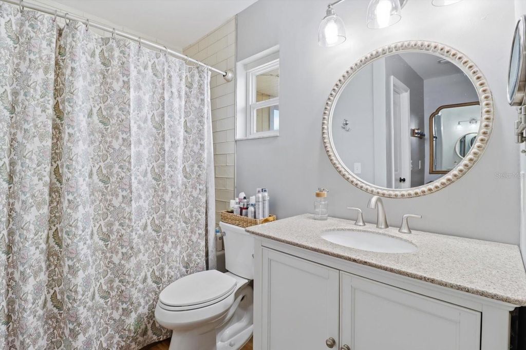 Image 27 of property listing at 203 N MCGOWAN AVENUE, Crystal River, FL 34429