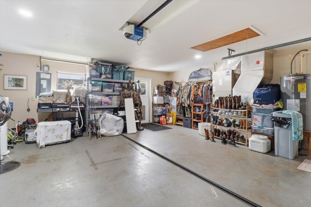 Image 30 of property listing at 203 N MCGOWAN AVENUE, Crystal River, FL 34429