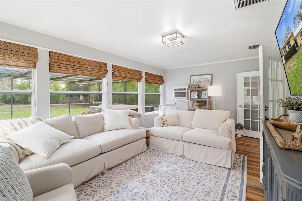 Image 32 of property listing at 203 N MCGOWAN AVENUE, Crystal River, FL 34429