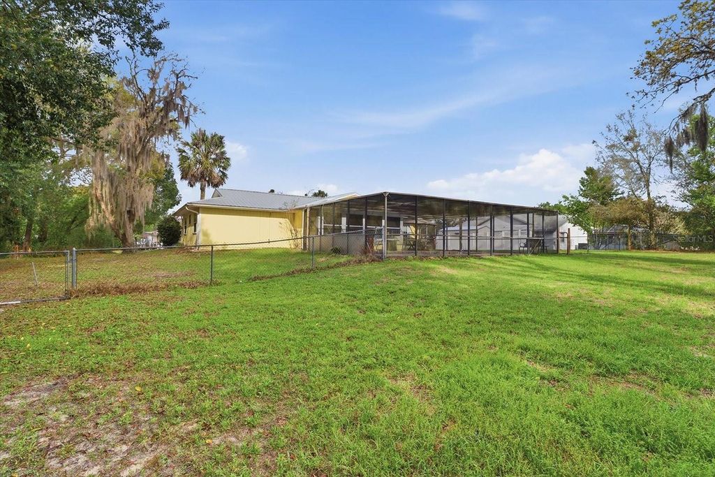 Image 38 of property listing at 203 N MCGOWAN AVENUE, Crystal River, FL 34429