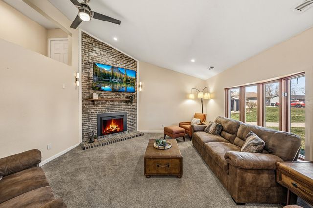 7901 N CAVENDISH CT, Columbia, MO 65202