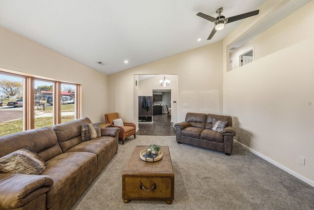 7901 N CAVENDISH CT, Columbia, MO 65202