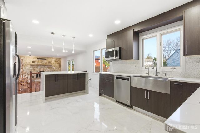 16 McKinley Street, Edison, NJ 08820