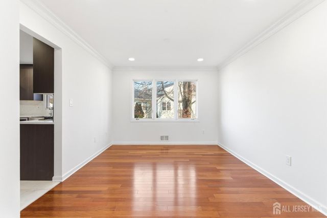 16 McKinley Street, Edison, NJ 08820