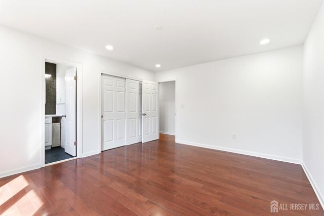 16 McKinley Street, Edison, NJ 08820