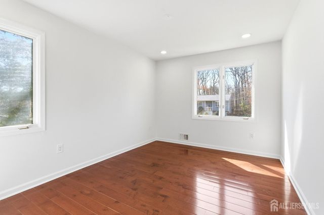 16 McKinley Street, Edison, NJ 08820