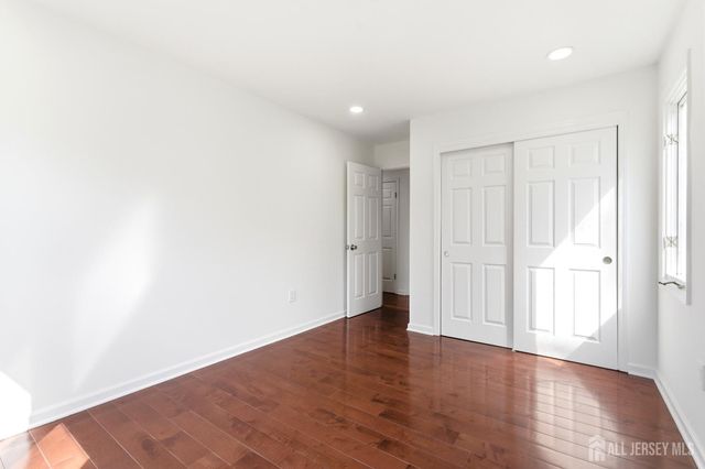 16 McKinley Street, Edison, NJ 08820