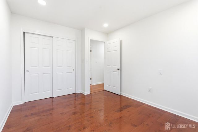 16 McKinley Street, Edison, NJ 08820