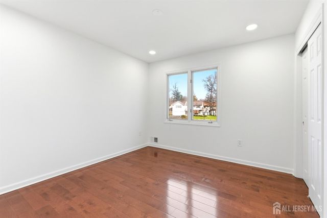 16 McKinley Street, Edison, NJ 08820