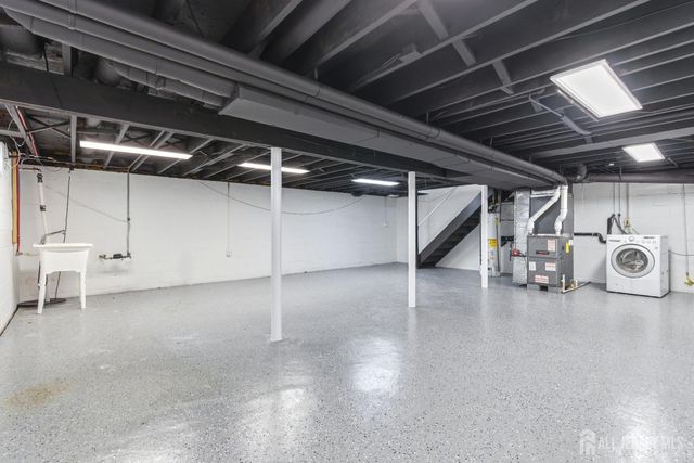 16 McKinley Street, Edison, NJ 08820