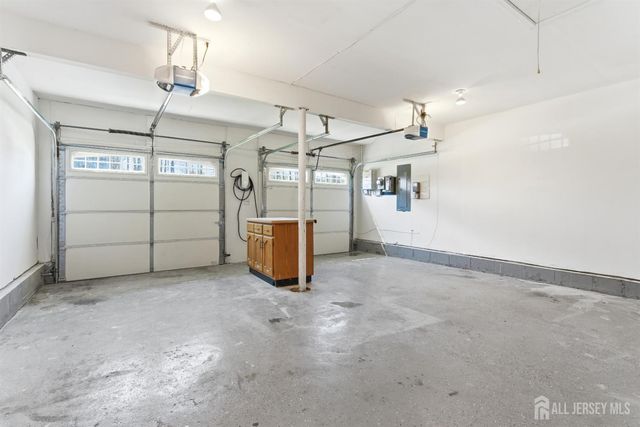 16 McKinley Street, Edison, NJ 08820