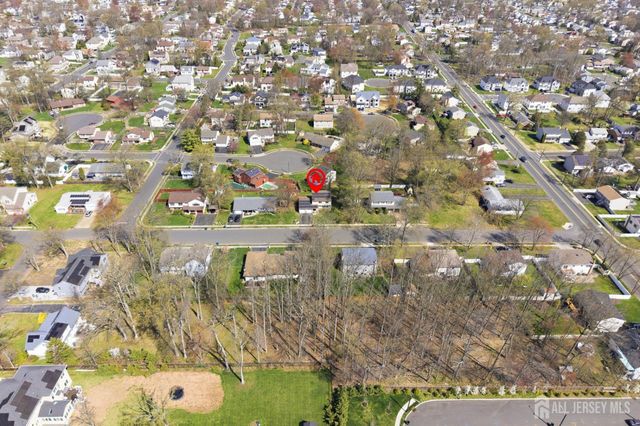 16 McKinley Street, Edison, NJ 08820