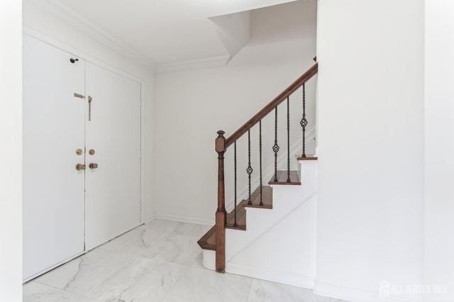 16 McKinley Street, Edison, NJ 08820