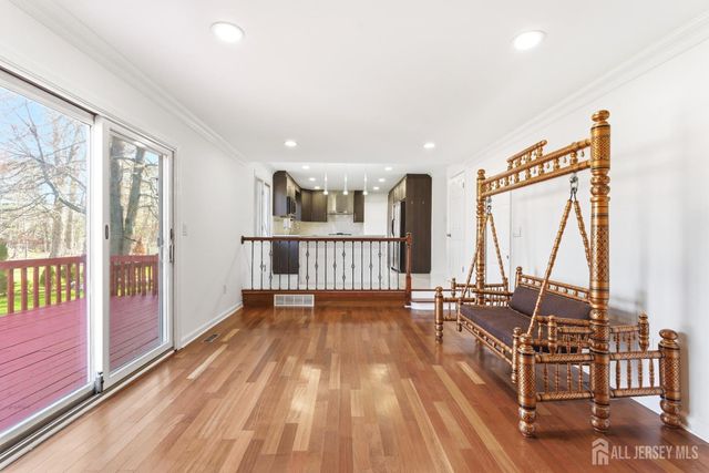 16 McKinley Street, Edison, NJ 08820