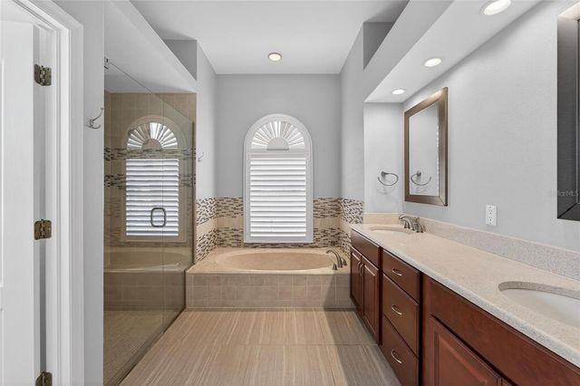 5018 SYLVAN OAKS DRIVE, Valrico, FL 33596