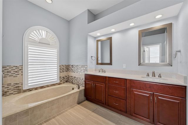 5018 SYLVAN OAKS DRIVE, Valrico, FL 33596