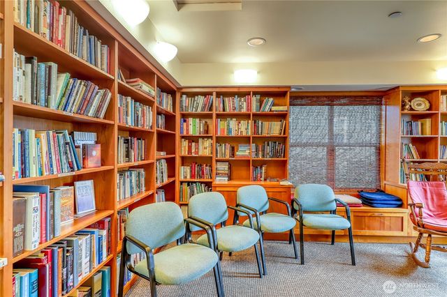7701 Beacon Place NE #103, Bremerton, WA 98311