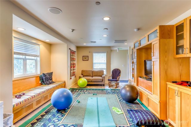 7701 Beacon Place NE #103, Bremerton, WA 98311