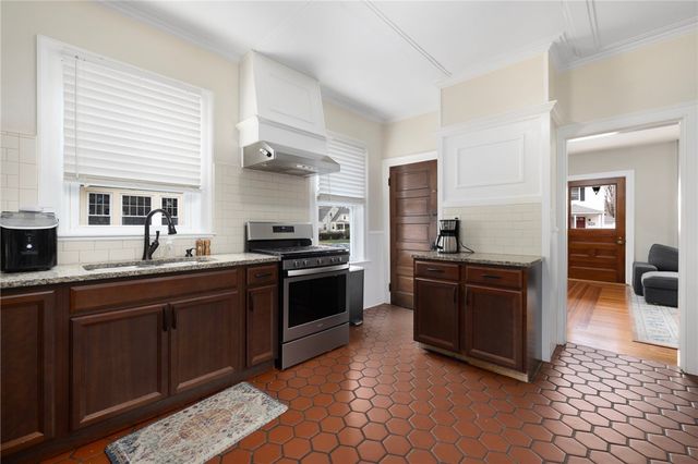 2136 Cranston Street, Cranston, RI 02920
