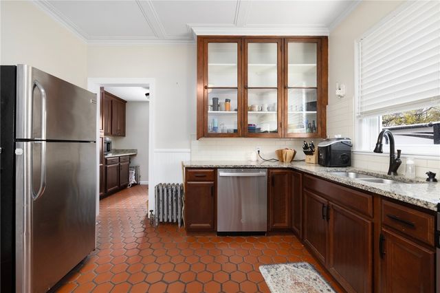 2136 Cranston Street, Cranston, RI 02920