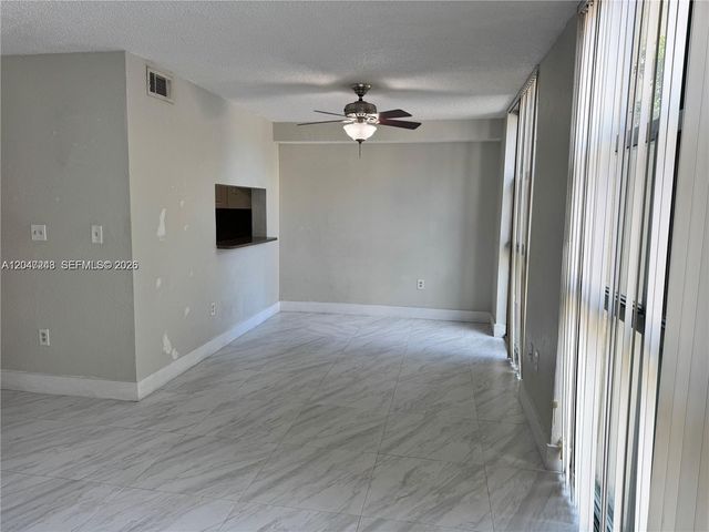 11800 SW 18th St 322-4, Miami, FL 33175
