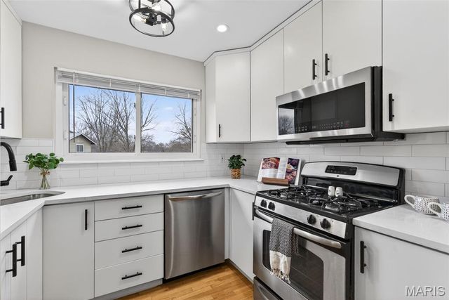 4 Sunnydays Court, St Charles, MO 63303