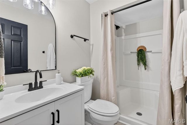 4 Sunnydays Court, St Charles, MO 63303