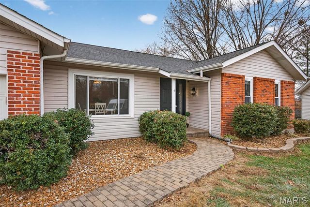 4 Sunnydays Court, St Charles, MO 63303