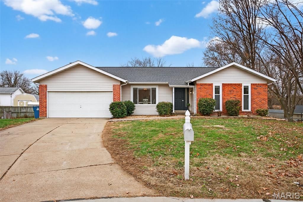4 Sunnydays Court, St Charles, MO 63303
