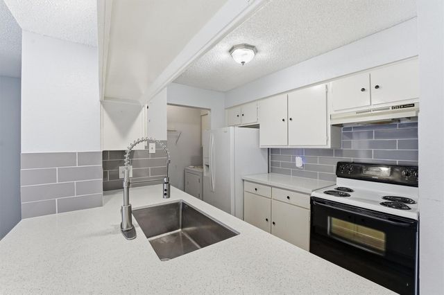 3919 Fairmont Parkway 227, Pasadena, TX 77504