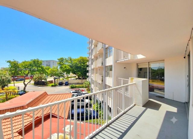 1300 NE Miami Gardens Drive 308E, Miami, FL 33179