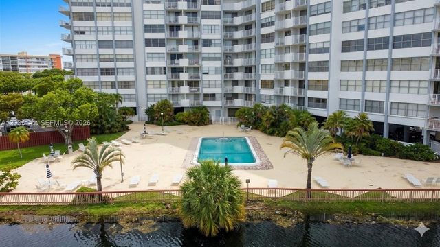 1300 NE Miami Gardens Drive 308E, Miami, FL 33179