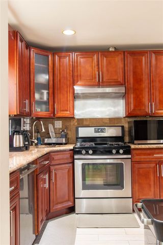 60 Lewis Street, Freeport, NY 11520